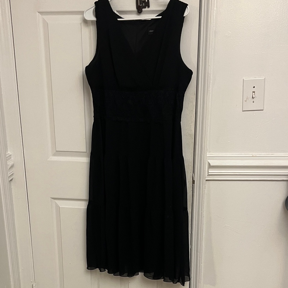 Elegant Black Sleeveless Dress